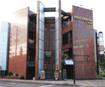 小作駅徒歩4分　珍しい角地店舗で2方向から視認出来ます！